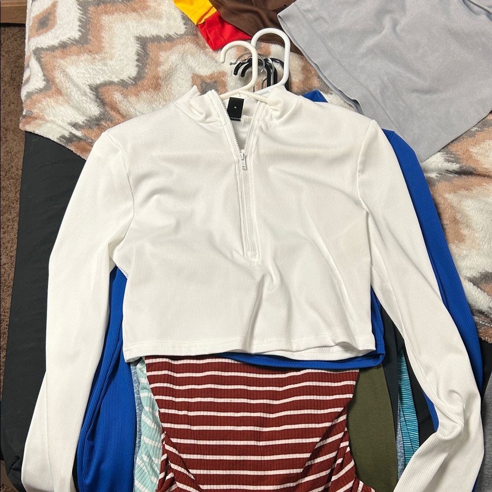 SHEIN White Zip-Up Crop Top